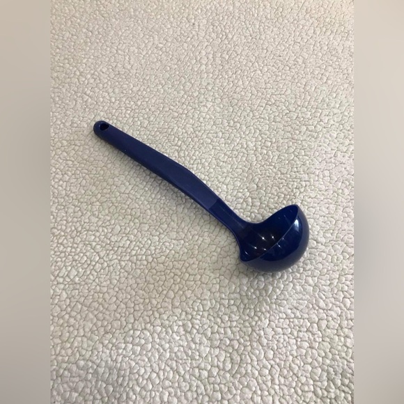 Tupperware Blue Serving Ladle Large Soup Stew Chili Sauce Spoon 13” Length - Picture 12 of 14